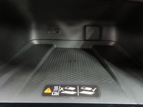 Used 2024 Chevrolet Traverse RS image 61