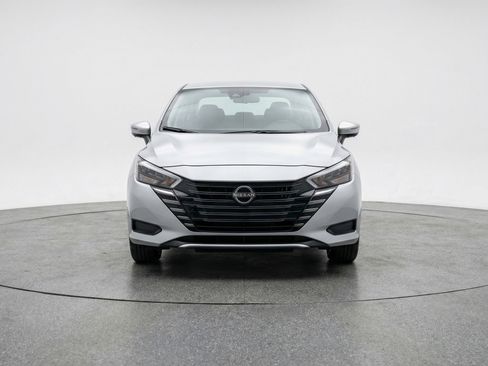 Used 2025 Nissan Versa SV FWD image 2
