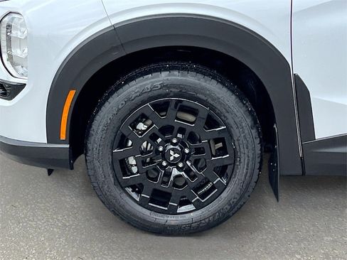 New 2025 Mitsubishi Outlander AWD image 33