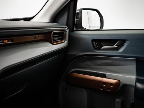 Used 2022 Ford Maverick Lariat w/ Lariat Luxury Package image 40