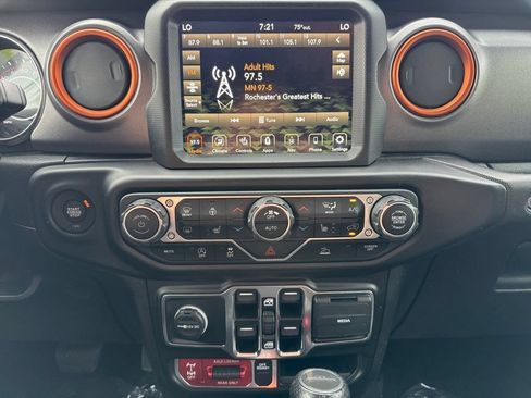 Used 2020 Jeep Gladiator Mojave AWD/4WD image 15
