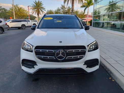 Used 2023 Mercedes-Benz GLS 580 4MATIC image 2