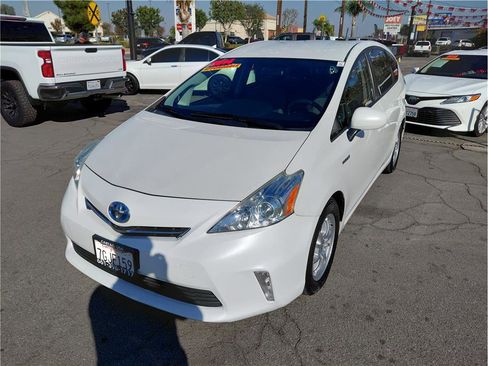 Used 2014 Toyota Prius V Two image 22