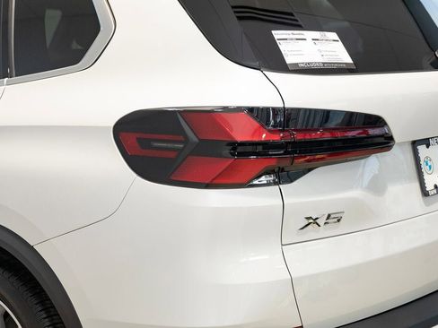 New 2026 BMW X5 xDrive50e image 9