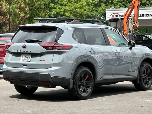 Used 2026 Nissan Rogue SV AWD/4WD image 4