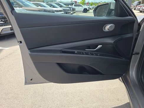 Certified 2021 Hyundai Elantra SE FWD image 13