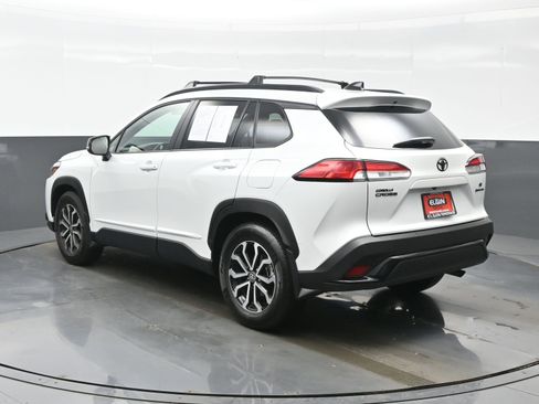 Used 2025 Toyota Corolla Cross AWD Hybrid w/ Moonroof Package image 4