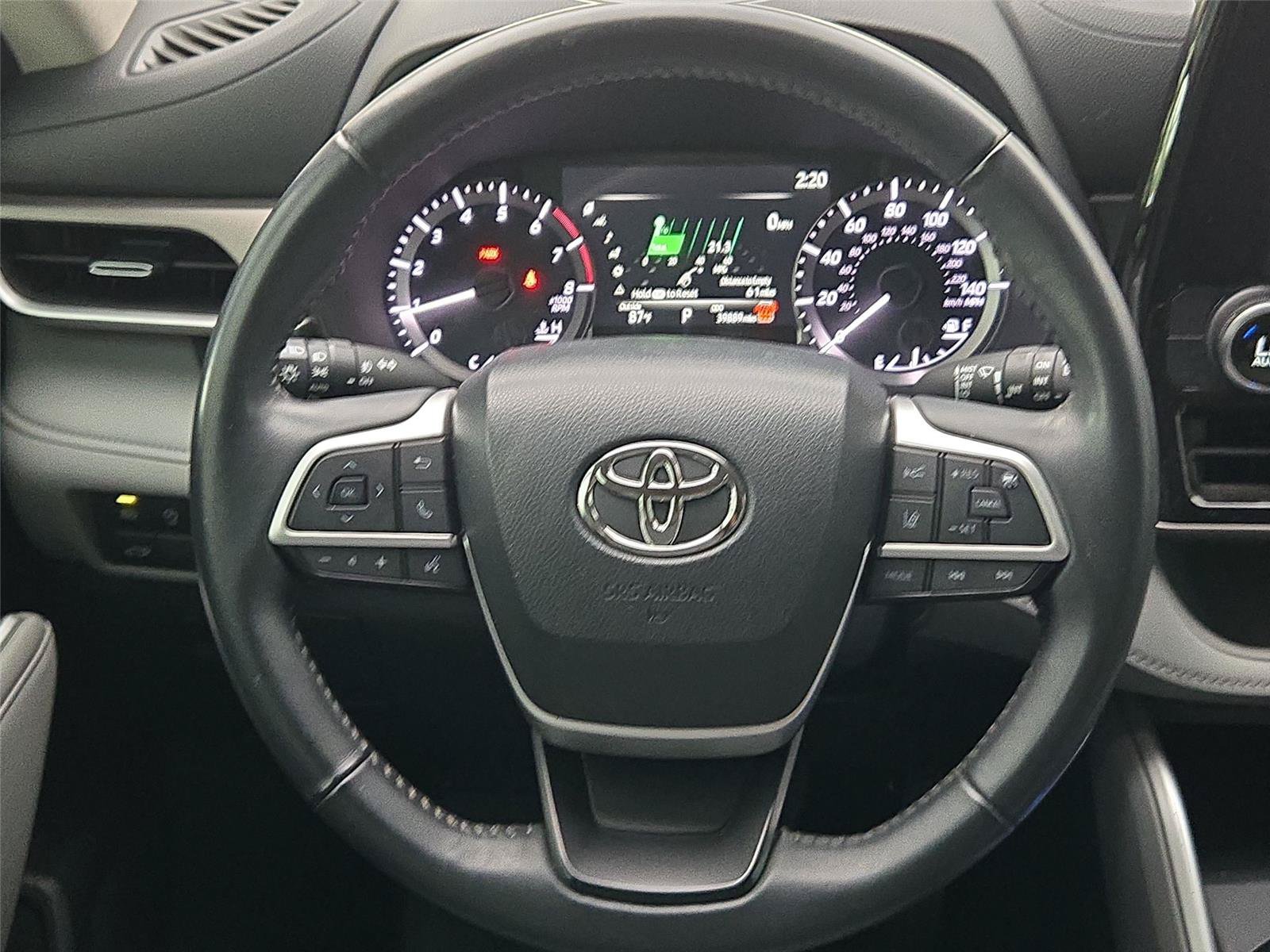 Used 2024 Toyota Highlander LE AWD/4WD image 13