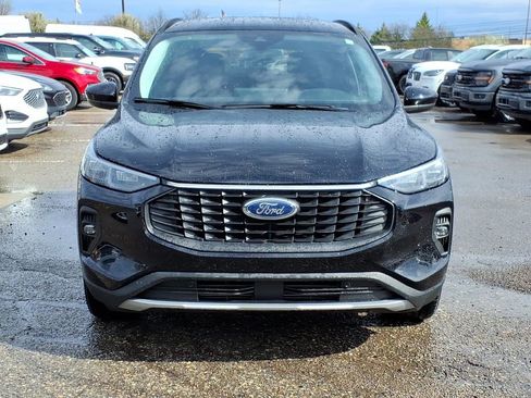 Used 2025 Ford Escape Platinum image 8