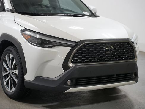 Certified 2023 Toyota Corolla Cross XLE w/ Convenience Package AWD/4WD image 4