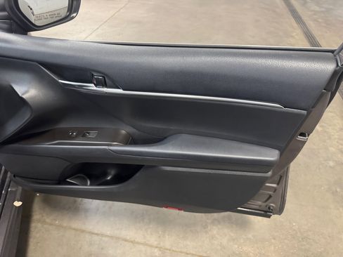Used 2022 Toyota Camry SE image 16