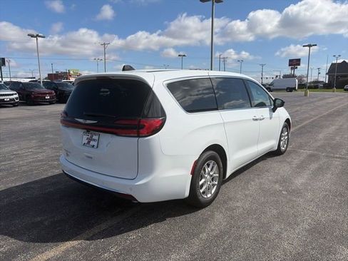 New 2026 Chrysler Pacifica Select FWD image 6