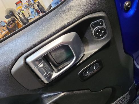 Used 2020 Jeep Wrangler Sport AWD/4WD image 15