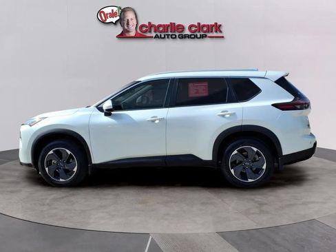 Used 2024 Nissan Rogue SV w/ SV Premium Package FWD image 2