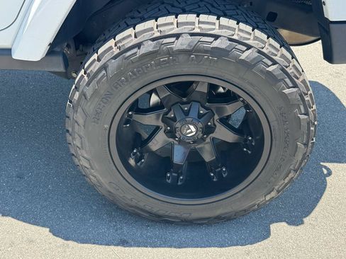 Used 2016 Jeep Wrangler Unlimited Sahara AWD/4WD image 11