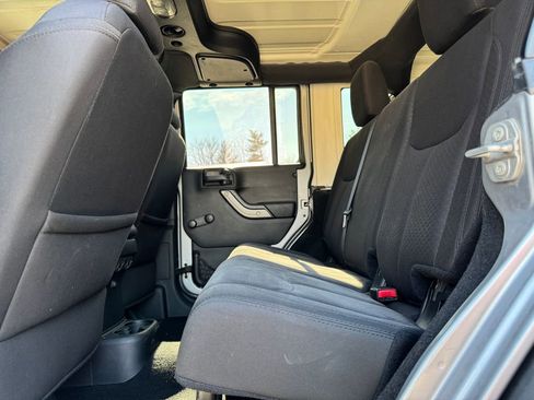 Used 2018 Jeep Wrangler Unlimited Sport w/ Connectivity Group image 33