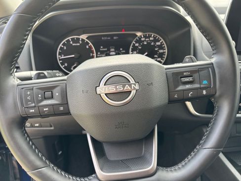 Used 2025 Nissan Rogue SV FWD image 30