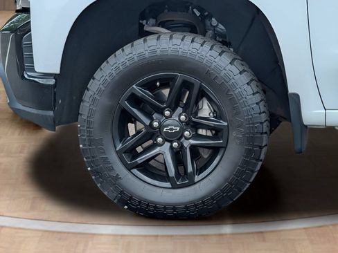 Used 2019 Chevrolet Silverado 1500 Custom Trail Boss w/ Custom Convenience Package AWD/4WD image 9