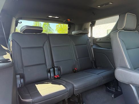 Used 2023 GMC Yukon SLT w/ SLT Premium Package AWD/4WD image 31