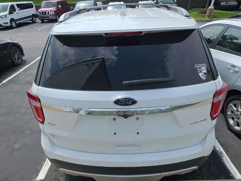 Used 2016 Ford Explorer XLT w/ Equipment Group 201A FWD image 6