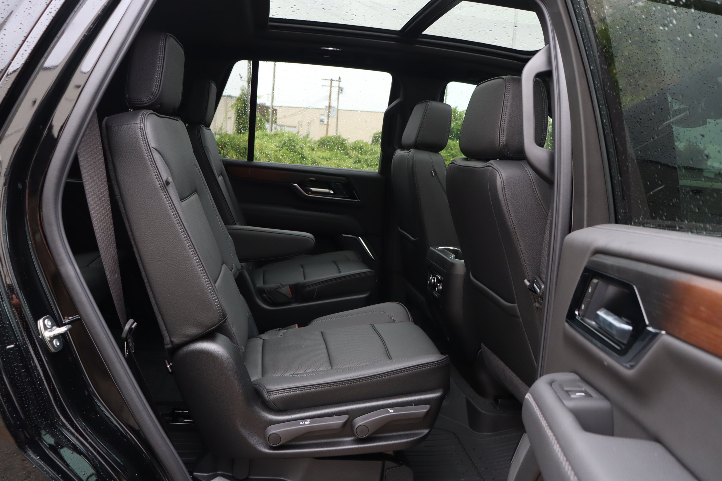 New 2026 GMC Yukon Denali w/ Sun & Power Step Package AWD/4WD image 33
