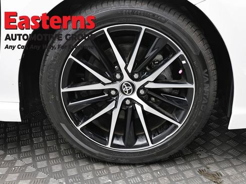 Used 2024 Toyota Camry SE image 30