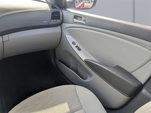 Used 2016 Hyundai Accent SE image 17