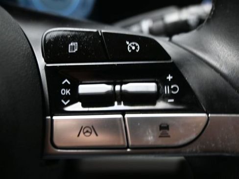 Used 2023 Hyundai Elantra Limited FWD image 25