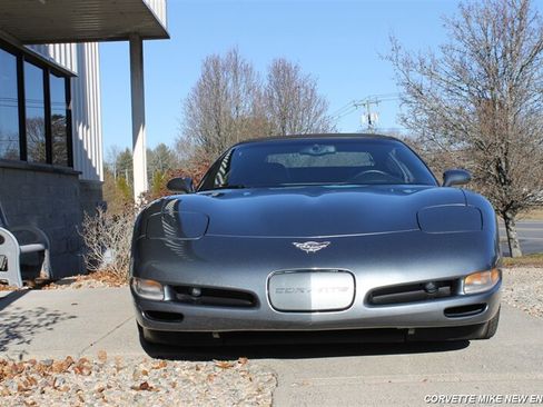 Used 2003 Chevrolet Corvette Coupe w/ Preferred Equipment Group1 RWD image 16