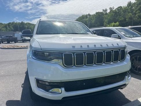 Used 2024 Jeep Wagoneer L 4WD image 8
