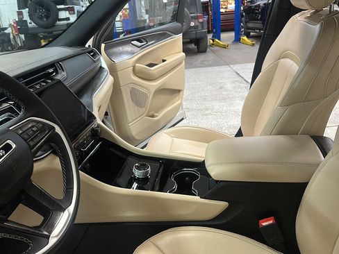 Used 2023 Jeep Grand Cherokee Limited image 26