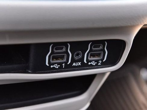 Used 2023 Chrysler Voyager LX FWD image 15