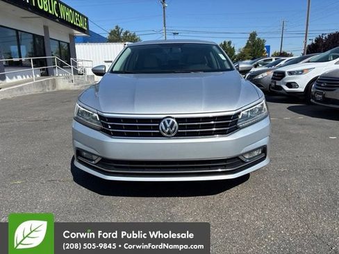 Used 2018 Volkswagen Passat 2.0T SE w/ SE Lighting Package FWD image 2