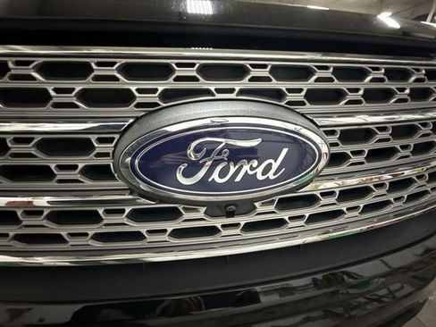 Used 2023 Ford Explorer Limited AWD/4WD image 26