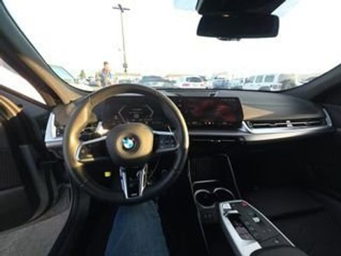 Used 2025 BMW X2 xDrive28i image 3