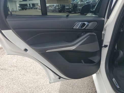 Used 2023 BMW X5 xDrive40i w/ M Sport Package AWD/4WD image 15