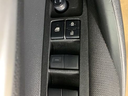 Used 2021 Toyota Corolla LE FWD image 17