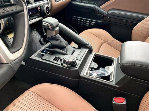 Used 2025 Toyota 4Runner Limited image 16