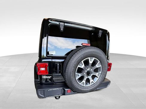 Used 2026 Jeep Wrangler Unlimited Sahara AWD/4WD image 5