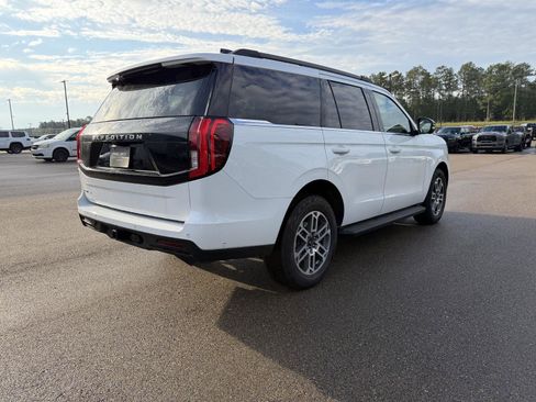Used 2025 Ford Expedition Active AWD/4WD image 6
