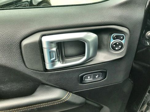 Used 2023 Jeep Gladiator Overland image 13