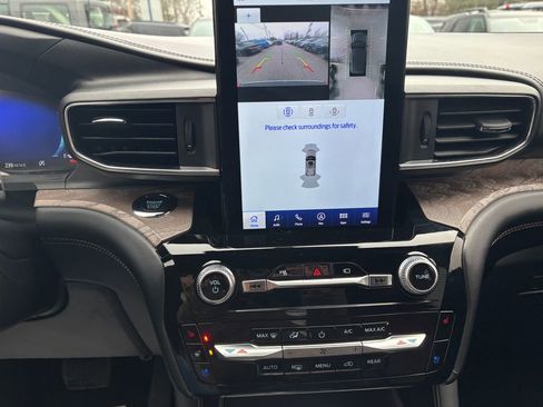 Used 2022 Ford Explorer Platinum w/ Equipment Group 601A image 30