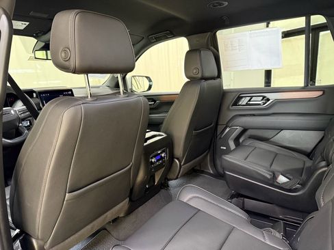 Used 2025 GMC Yukon Denali AWD/4WD image 22