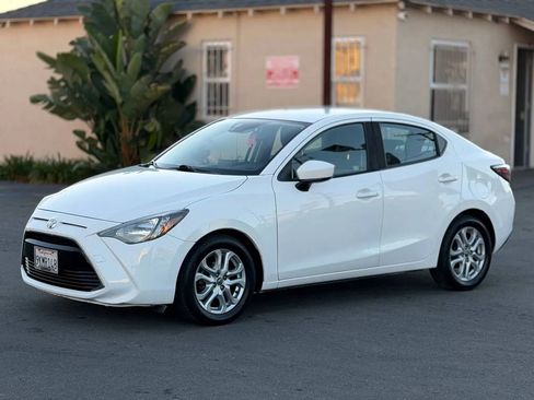 Used 2017 Toyota Yaris iA image 8
