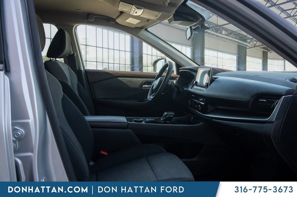 Used 2022 Nissan Rogue SV AWD/4WD image 24