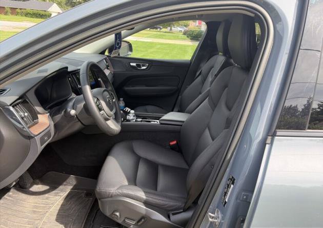 Used 2023 Volvo XC60 B5 Plus w/ Protection Package Premier AWD/4WD image 2