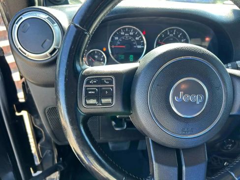 Used 2011 Jeep Wrangler Unlimited Sahara w/ Connectivity Group AWD/4WD image 13