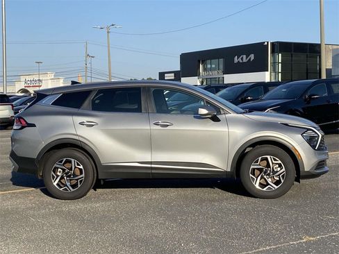 New 2024 Kia Sportage LX image 2