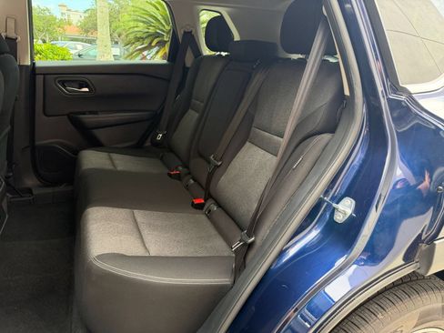 Used 2025 Nissan Rogue SV FWD image 22