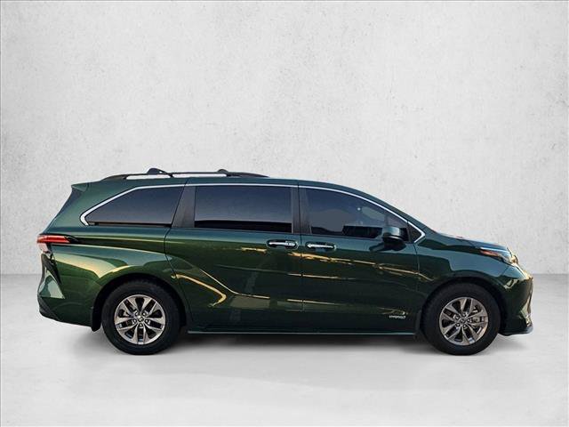 Used 2021 Toyota Sienna XLE FWD image 4